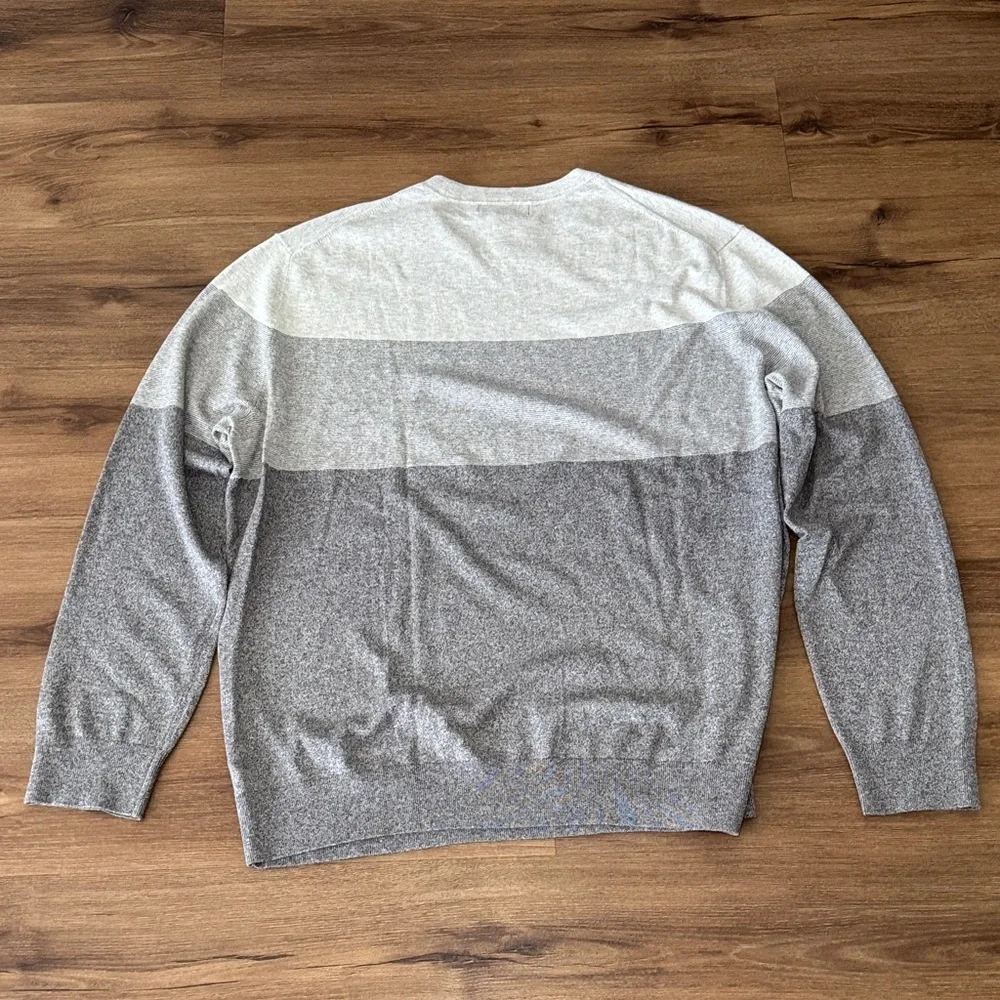 Banana Republic sweater features